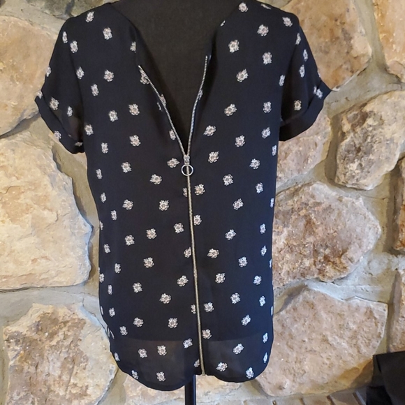 Maurices Polyester Zip Back Tee - Picture 5 of 7